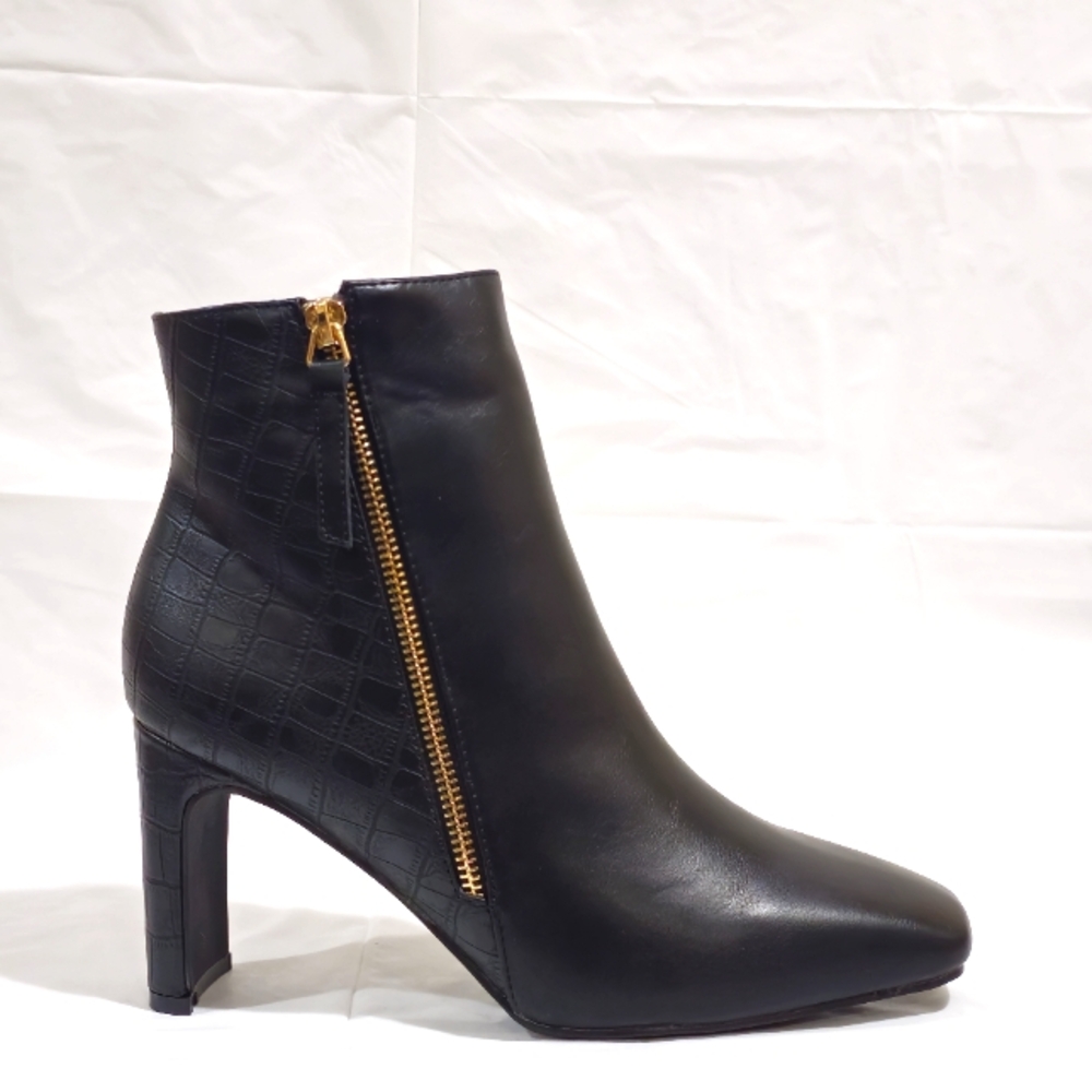 New York & Company Women's Emmalynnie Block Heel Chelsea Boots, US11 M, Black